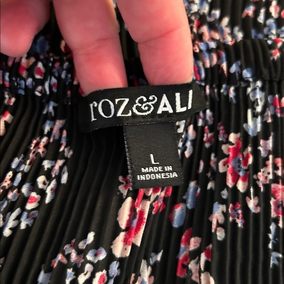 Roz & Ali Black Floral Pleated Boho Casual Flowy 3/4 Sleeve Top Size Large - Picture 5 of 6